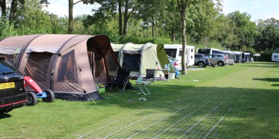 Vakantiepark Delftse Hout kamperendh5.JPG